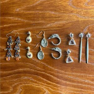 Gold pierced earrings lot